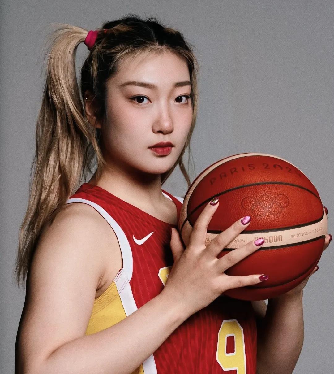 李梦缺席成致命伤？女篮惜败日本暴露最大短板！三年后奥运复仇战已拉响警报