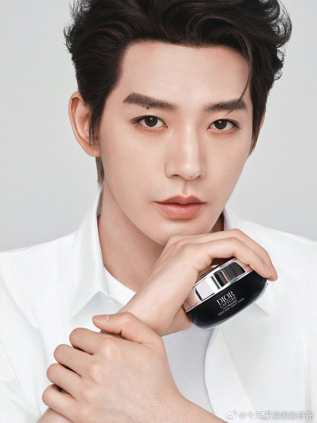 邓为最新Dior大片