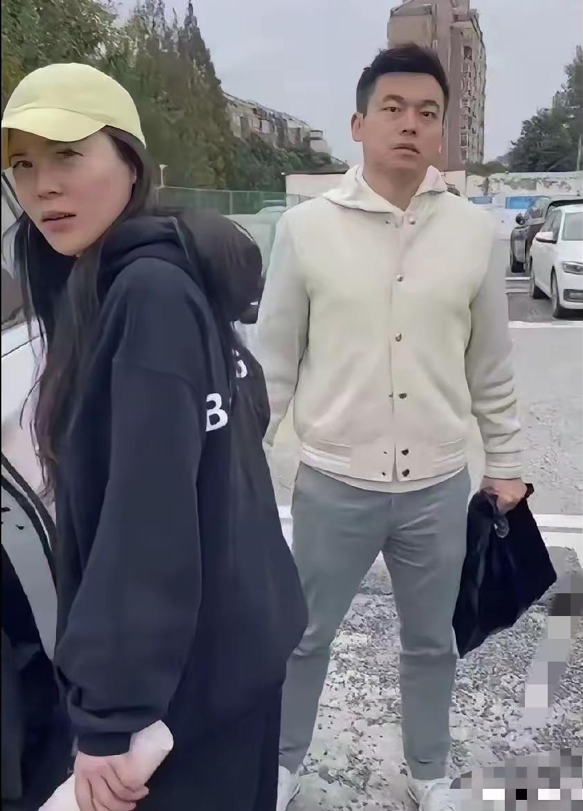 杀人诛心不过如此！​丈夫拉着小三，对原配叫嚣：“她什么都比你好，比你好看！”