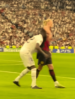 吕迪格这下长记性了吧？以后还敢不敢再这样防守哈兰德了哈兰德也学聪明了，不再和