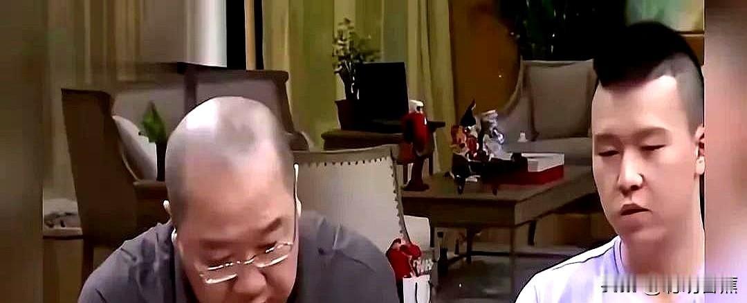 英达这辈子的笑话：亲手抛弃的弃子成了最争气的崽！家里那位躺着刷剧的也没闲着，