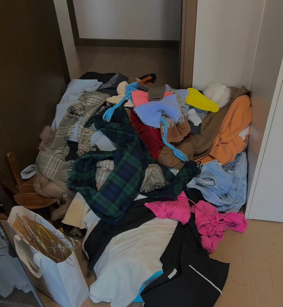 玄学知识分享：穿过的旧衣服，忌讳随身当抹布，踩脚布使用衣服为艮，踩脚布抹布为坎，又艮变坎，有沦陷之意