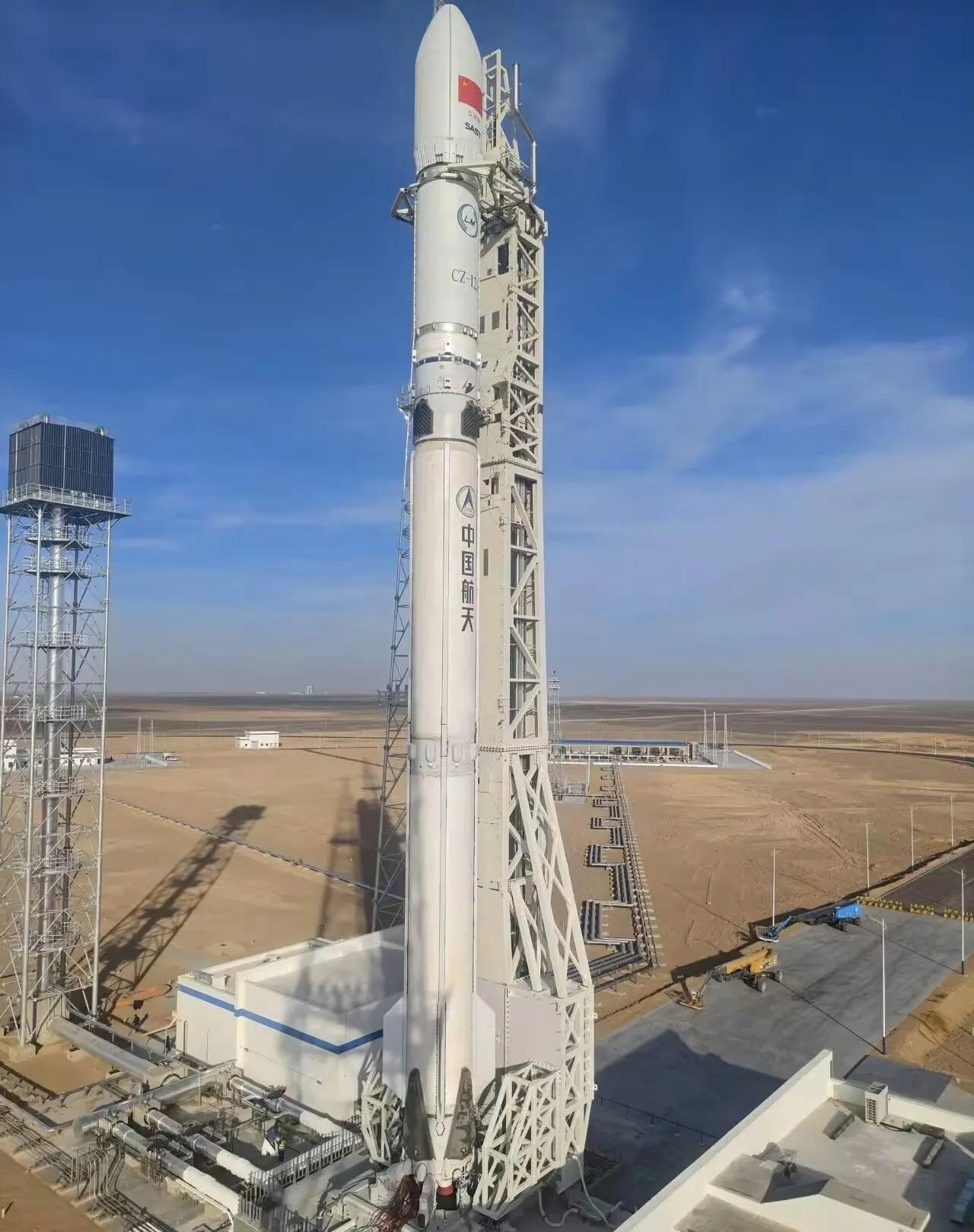 最新消息显示长征十二甲将于今天进行首飞发射，这是我国第二款可重复使用火箭，首飞即