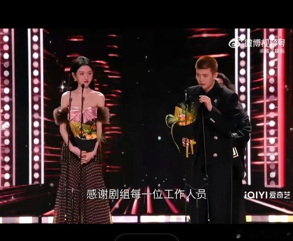 任嘉伦宋祖儿获奖感言好真诚获奖感言一片感谢这个感谢那个，以为拿到了金像奖影帝影