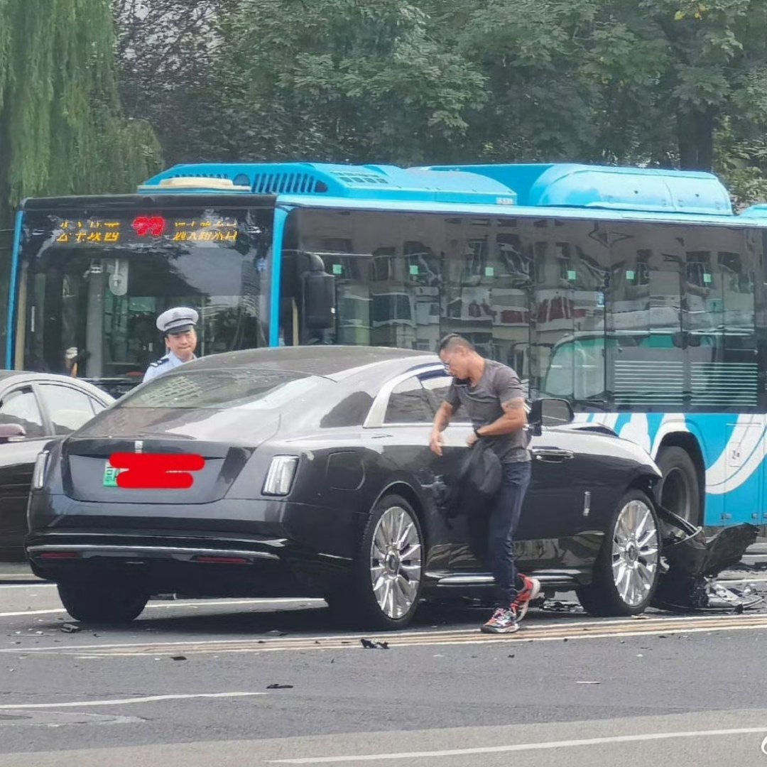 智驾依赖非常可怕，开惯了智驾的车子，技术会倒退，警惕心会下降，一旦遇到复杂场景就