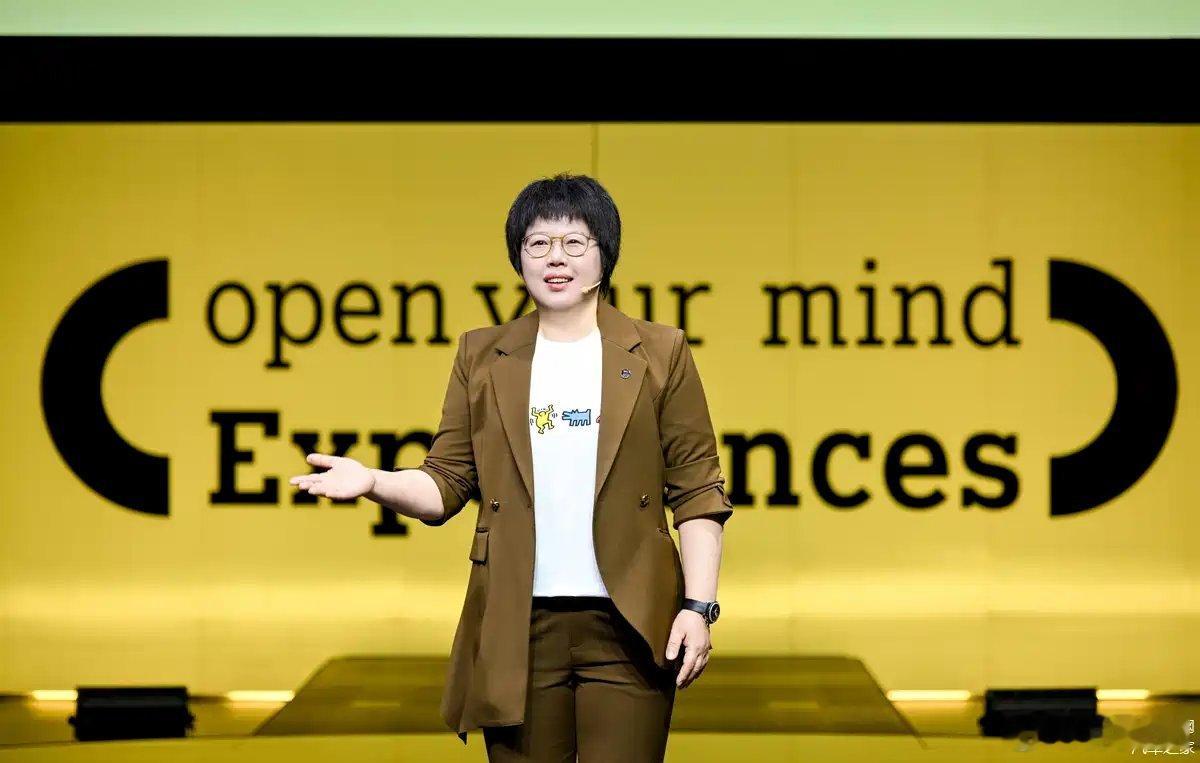 段建军于2026年2月14日正式宣布卸任北京梅赛德斯-奔驰销售服务有限公司总裁兼