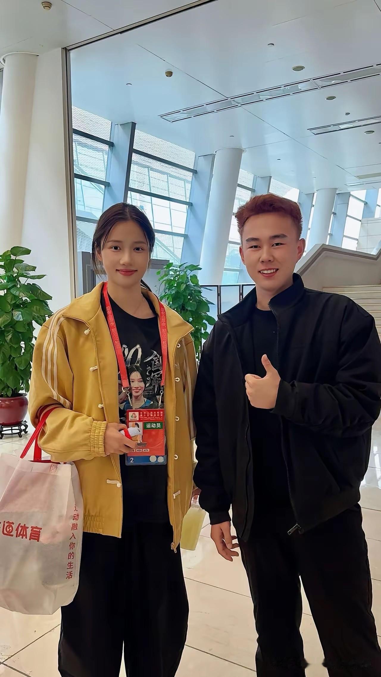 老天呐，差点没认出来。真人比电视上还美若天仙！[爱心][爱心][爱心][爱心]