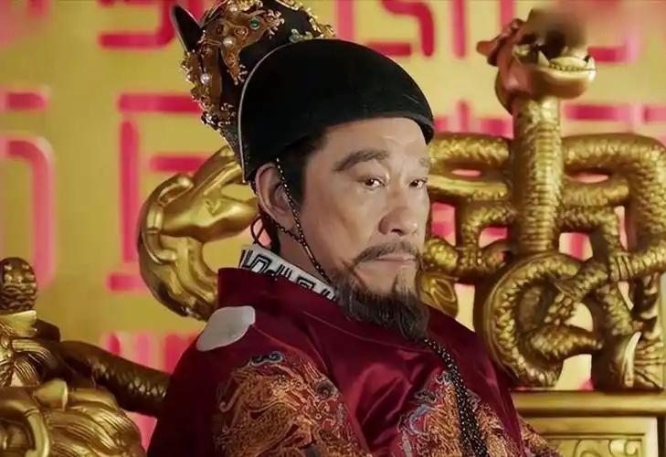 公元1423年，朱棣在病榻上奄奄一息，三子朱高燧趁着四下无人，他偷偷从怀中拿出一