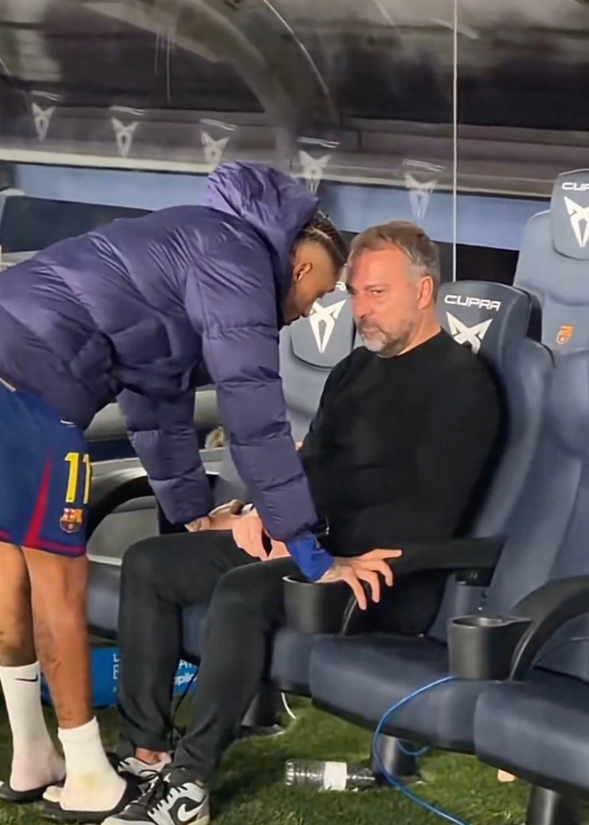 每体：尽管球队赢得了与阿拉维斯的比赛，但弗里克对球队的表现并不满意，他坚信目前这