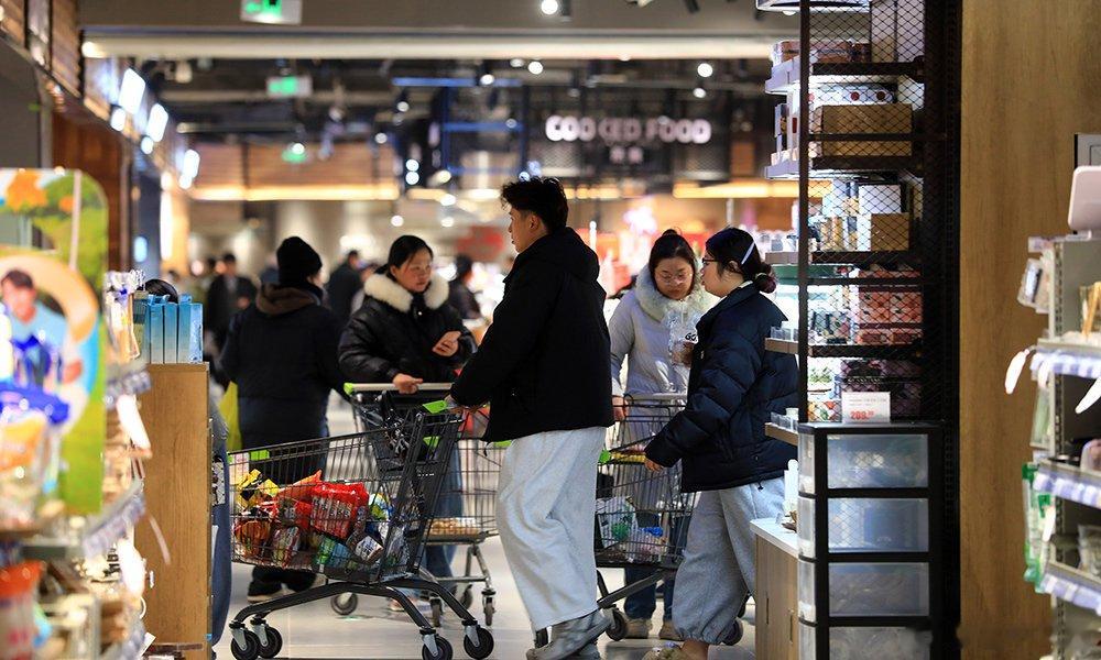 如何看待六部门联合印发促进消费的实施方案?