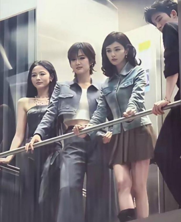 突然有点懂于正了，赵晴那模样可太出众了。