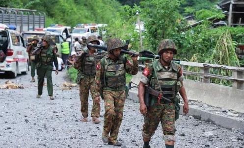 这波中方赢麻了！泰柬边境交锋，全是中国造武器！这下美了！泰国和柬