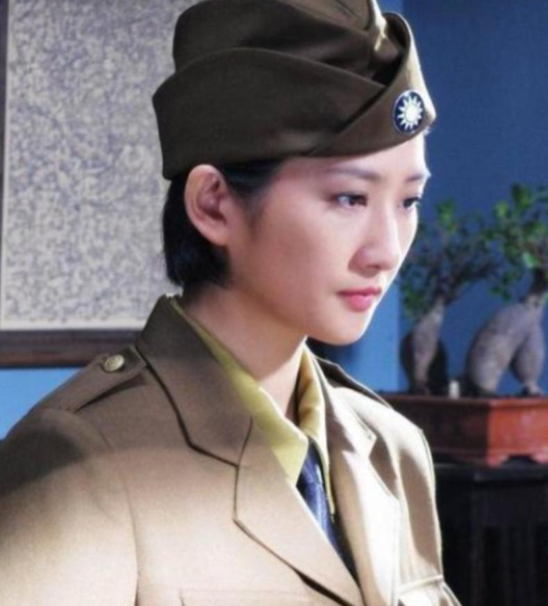 1938年，41岁戴笠借口加班，把秘书余淑衡，带到了卧房，戴笠递给她一杯咖啡：“