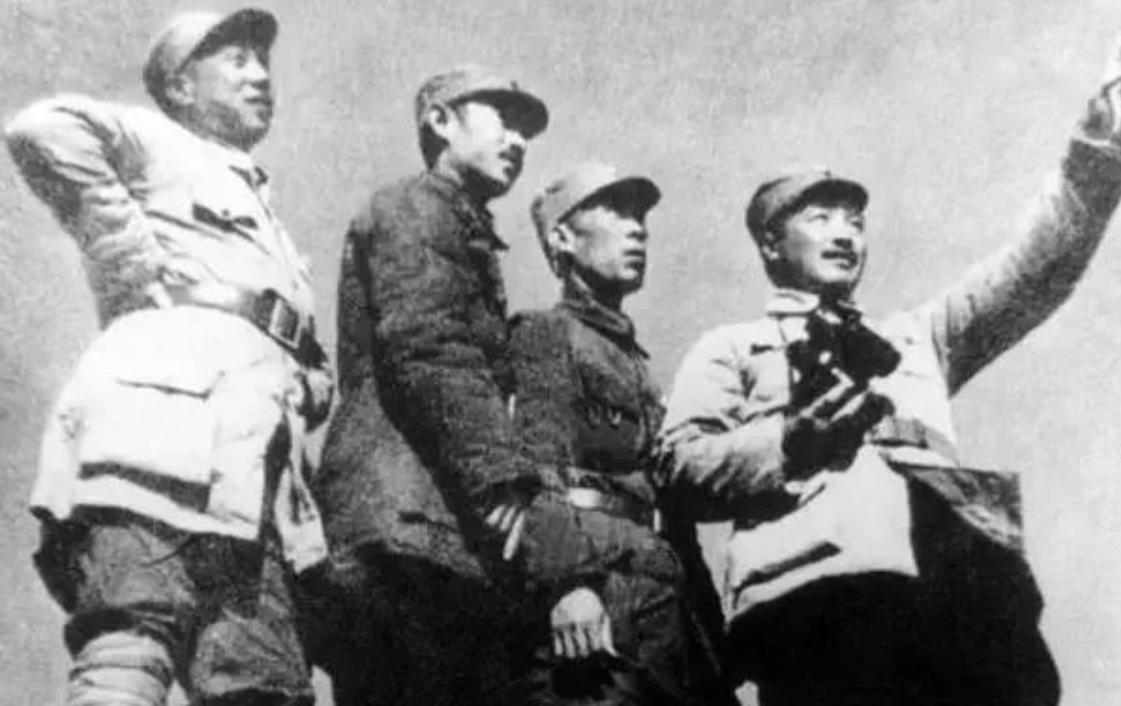 1937年，359旅旅长王震已经29岁，常年行军打仗一直单身，师长贺龙十