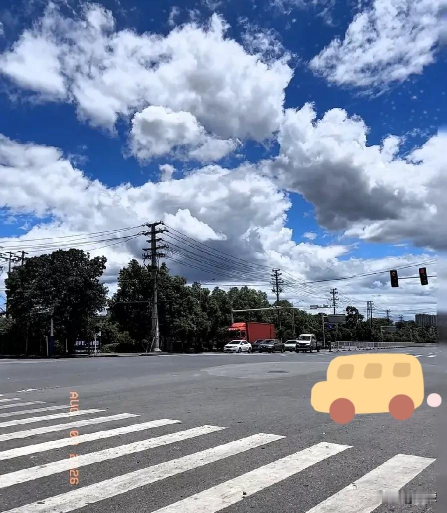 太反常！8月三伏天居然透着秋凉？四川气温刷屏，很多人都搞错了现状。今年