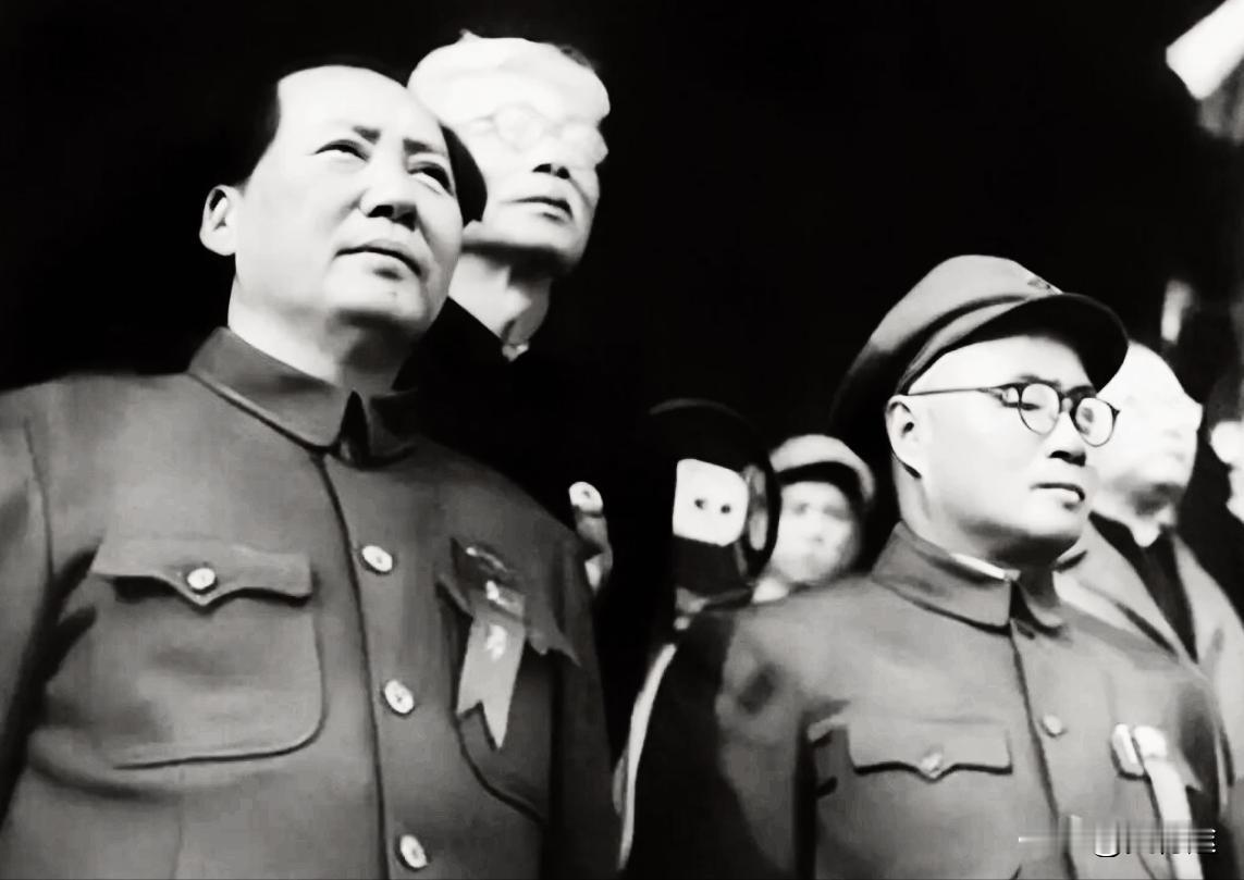 新中国成立后，毛主席想让刘伯承担任总参谋长，但是，刘伯承婉拒了，说：“总参谋长我