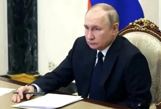 普京最近终于意识到了，最大的威胁不是外敌，而是身边的腐败。库尔斯克那边的防线被乌