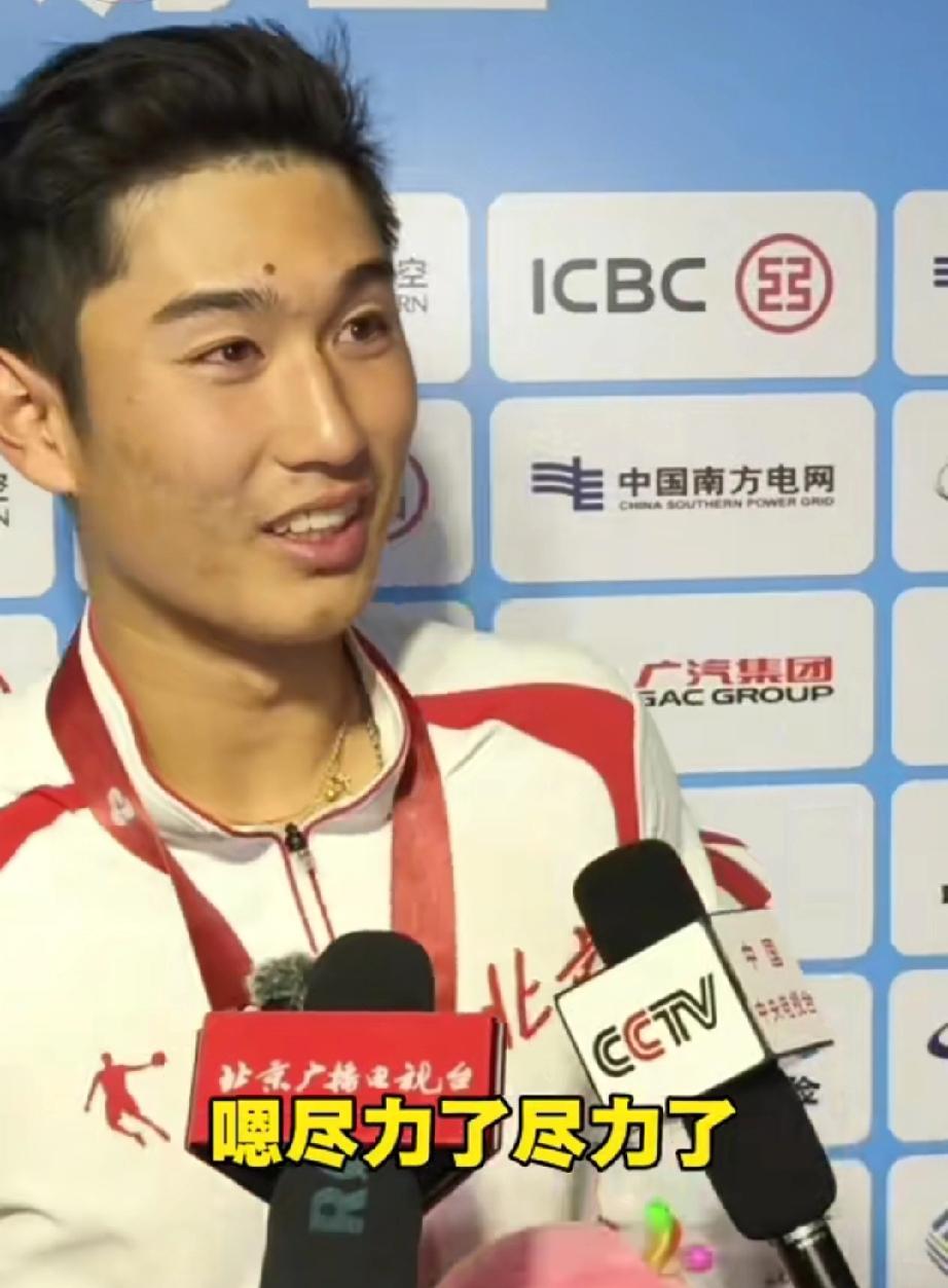 商郡程疑似对裁判在决胜盘的关键球的判罚表示不满，赛后拒绝跟主裁判握手！大致情况