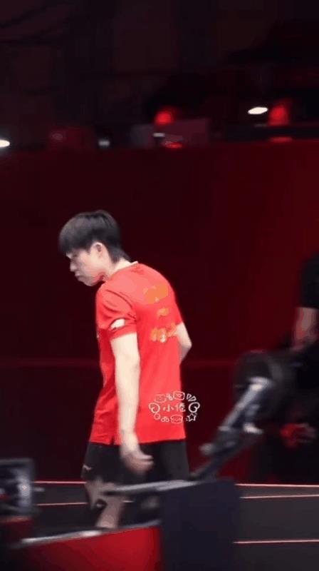 大头：箱子去哪了！楚钦老师采访结束，回去的时候发现箱子不见了。满头都是问号，