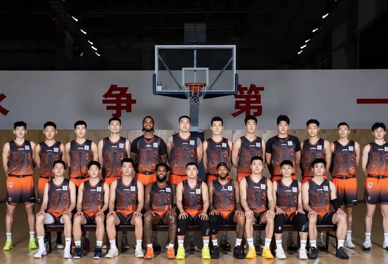 山东男篮这事。我琢磨好几天了。刚看到夏晓司发的一条消息，说俱乐部掏了55万，把下赛季整个比赛的电视直