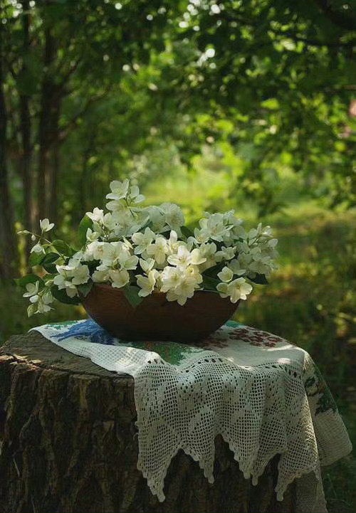 越敏感的人，越容易感到虚无，越容易连接到无意义。应对虚无感的唯一方式，就是回到自