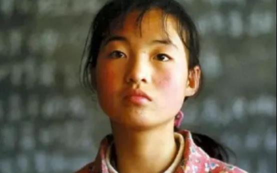 1999年，张艺谋让农村女孩魏敏芝成名，后来，魏敏芝想进娱乐圈当明星，张艺谋却告