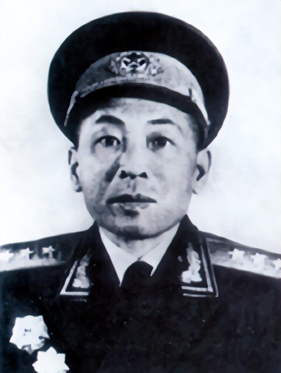 1939年，陈毅看到叶飞的部队时，眼都看直了，别人连步枪都凑不齐，他这儿，每个班