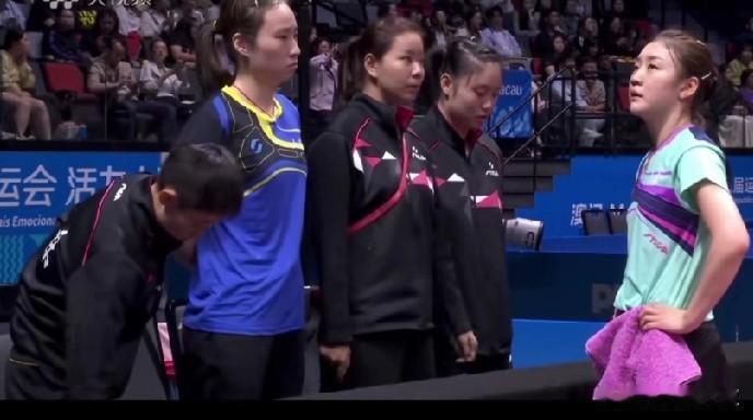 陈梦这是啥队友？笑死我了，昨天局间的时候，四个人望着陈梦，一句话也不说！