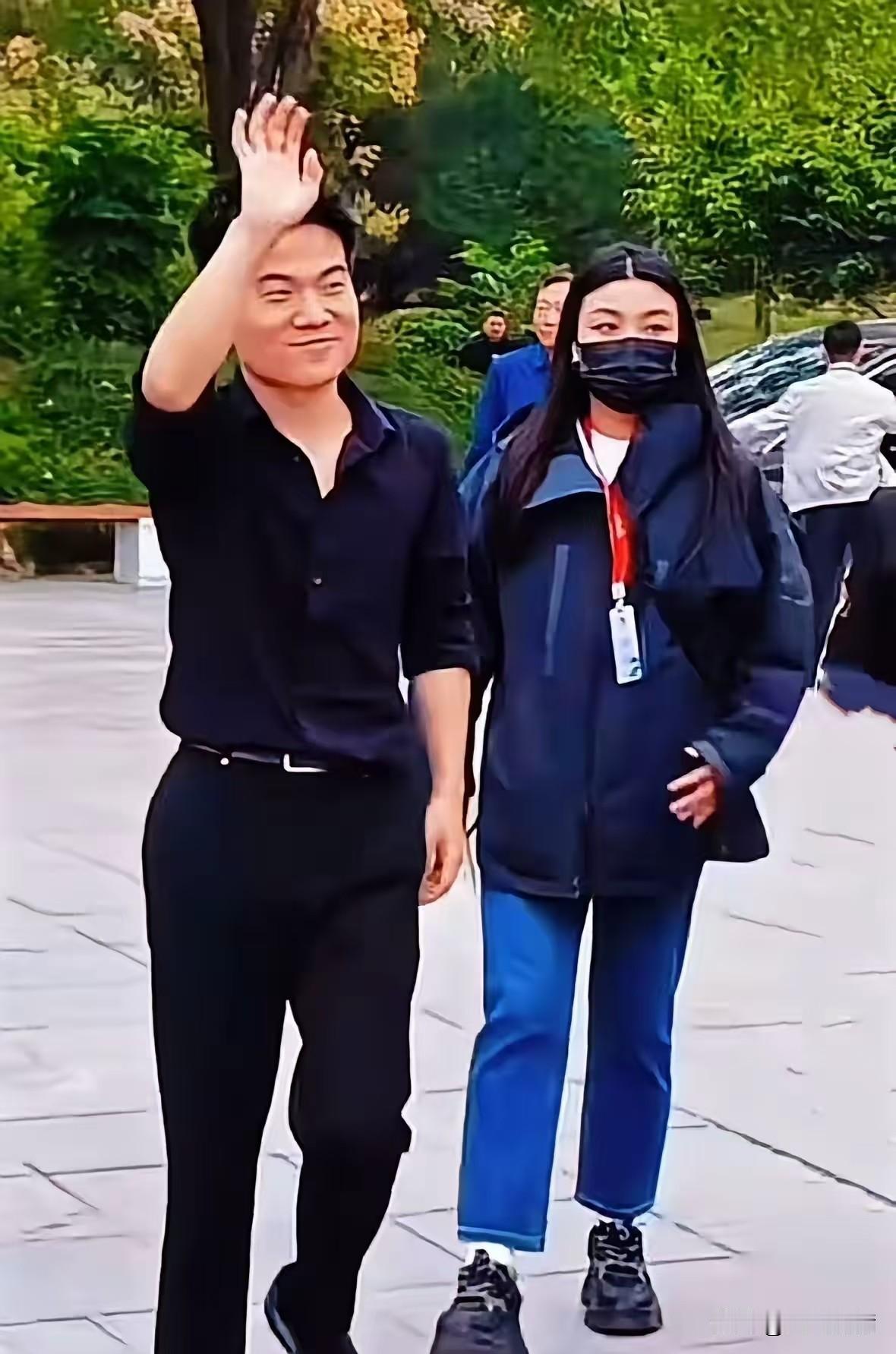 以前总是搞不明白，董宇辉明明是创始人，咋还冒出来个总经理方成琳？后来才整