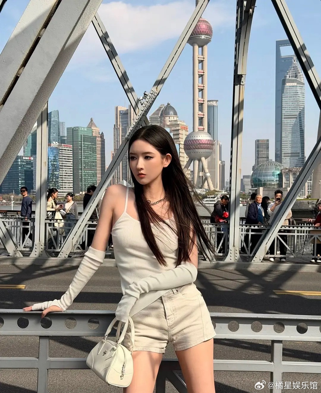 王玉雯这组图片到底有没有拉腿