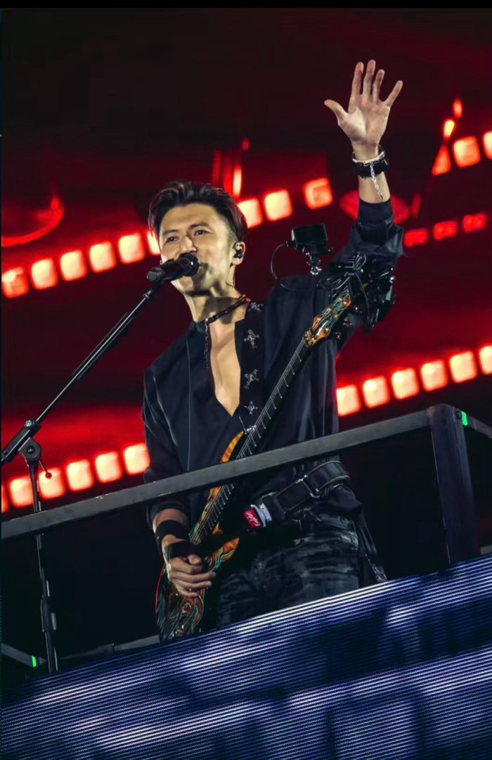 谢霆锋又来给内娱舞台上课了谢霆锋新一轮音乐征程再出发2026全新音乐征程官宣，