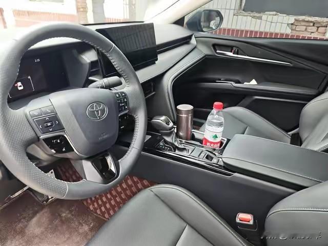 丰田凯美瑞2.0自吸纯油动力咋样？实话说对于开车慢和不怎么追求动力的人，足够