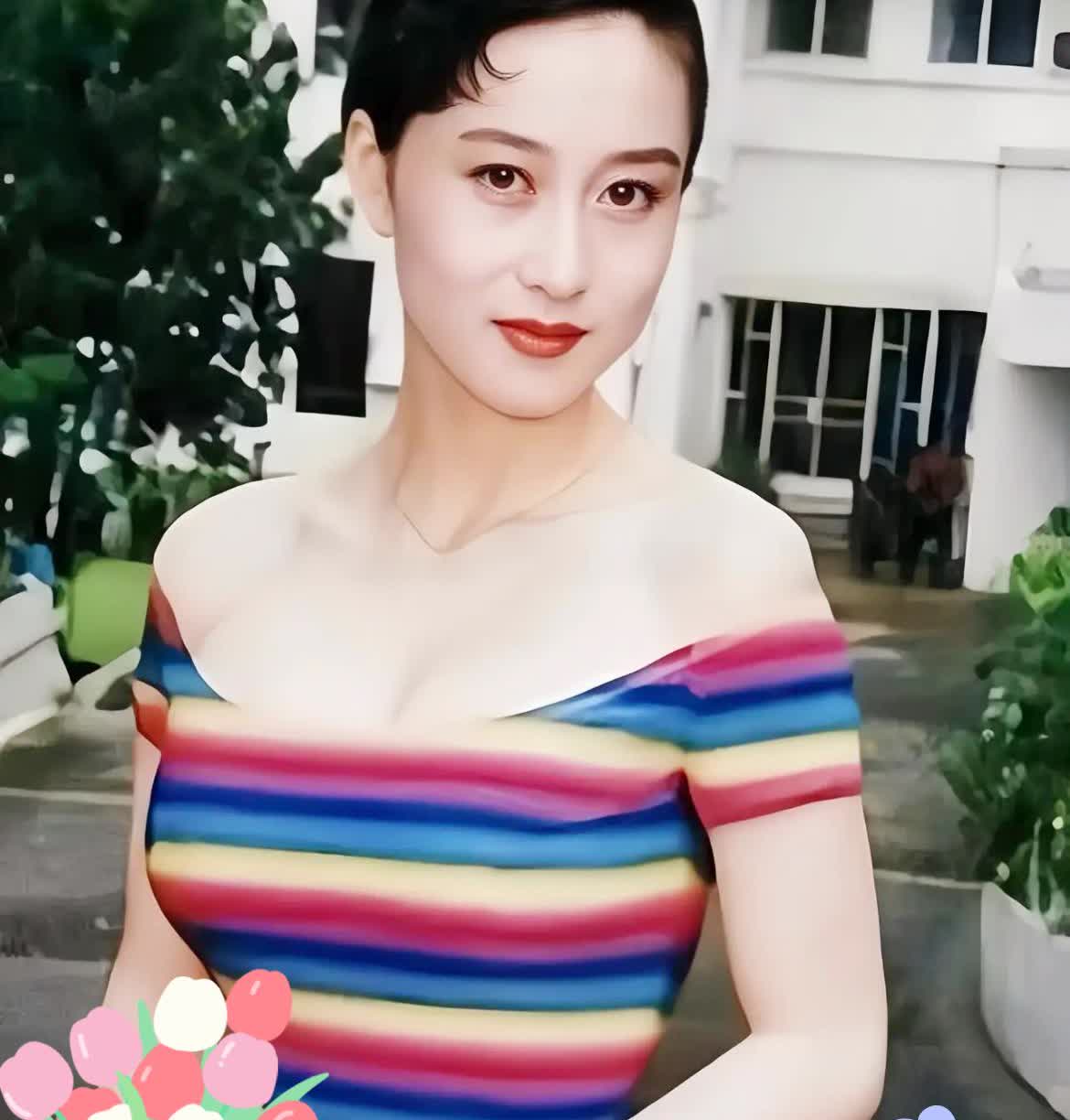 果然还是女人更懂女人，​我问闺蜜，为啥利智不去照顾李连杰呢？​我闺蜜神秘