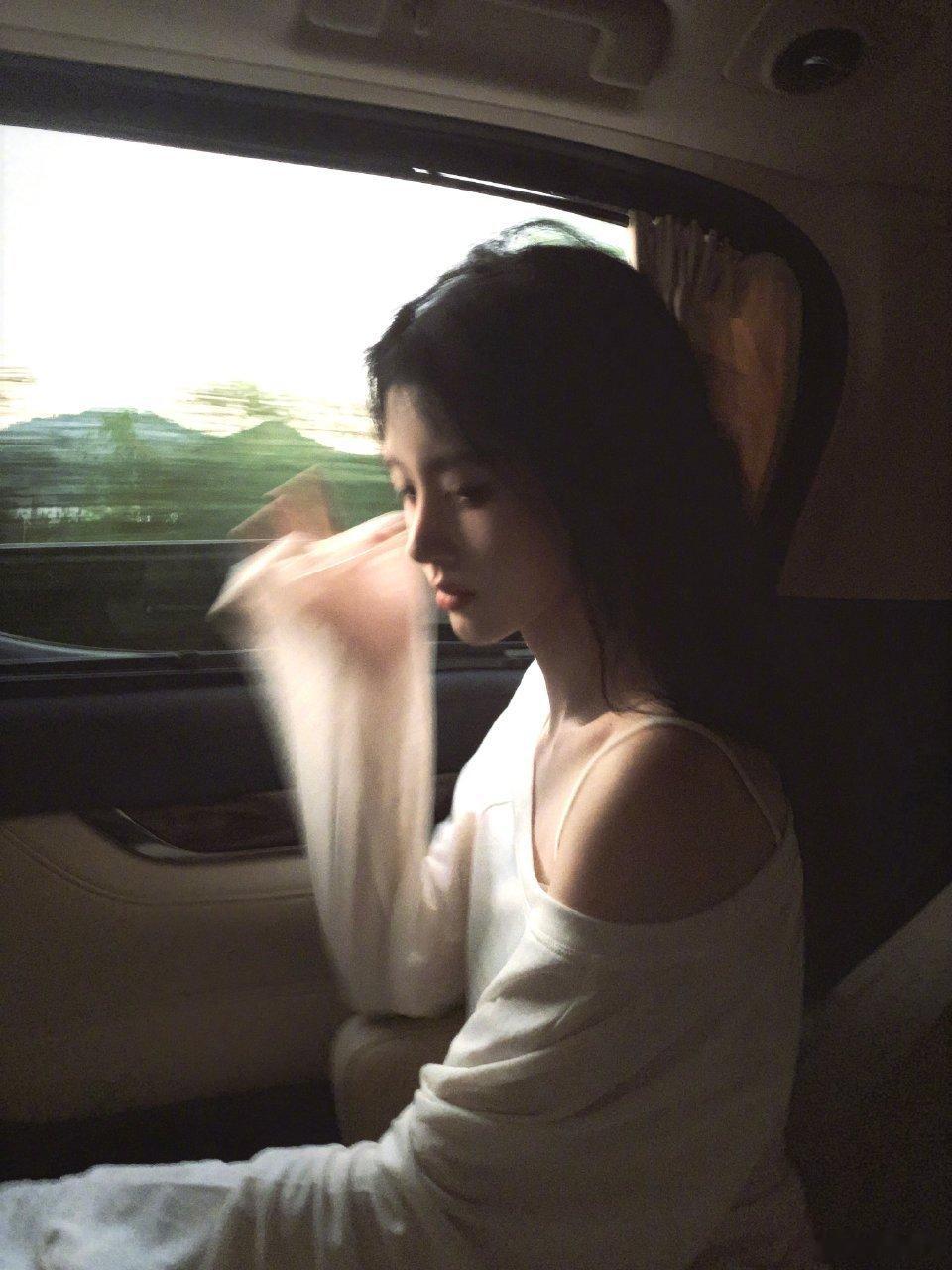 触摸风与自由，piu亮阿黛转场中~~鞠婧祎​​​