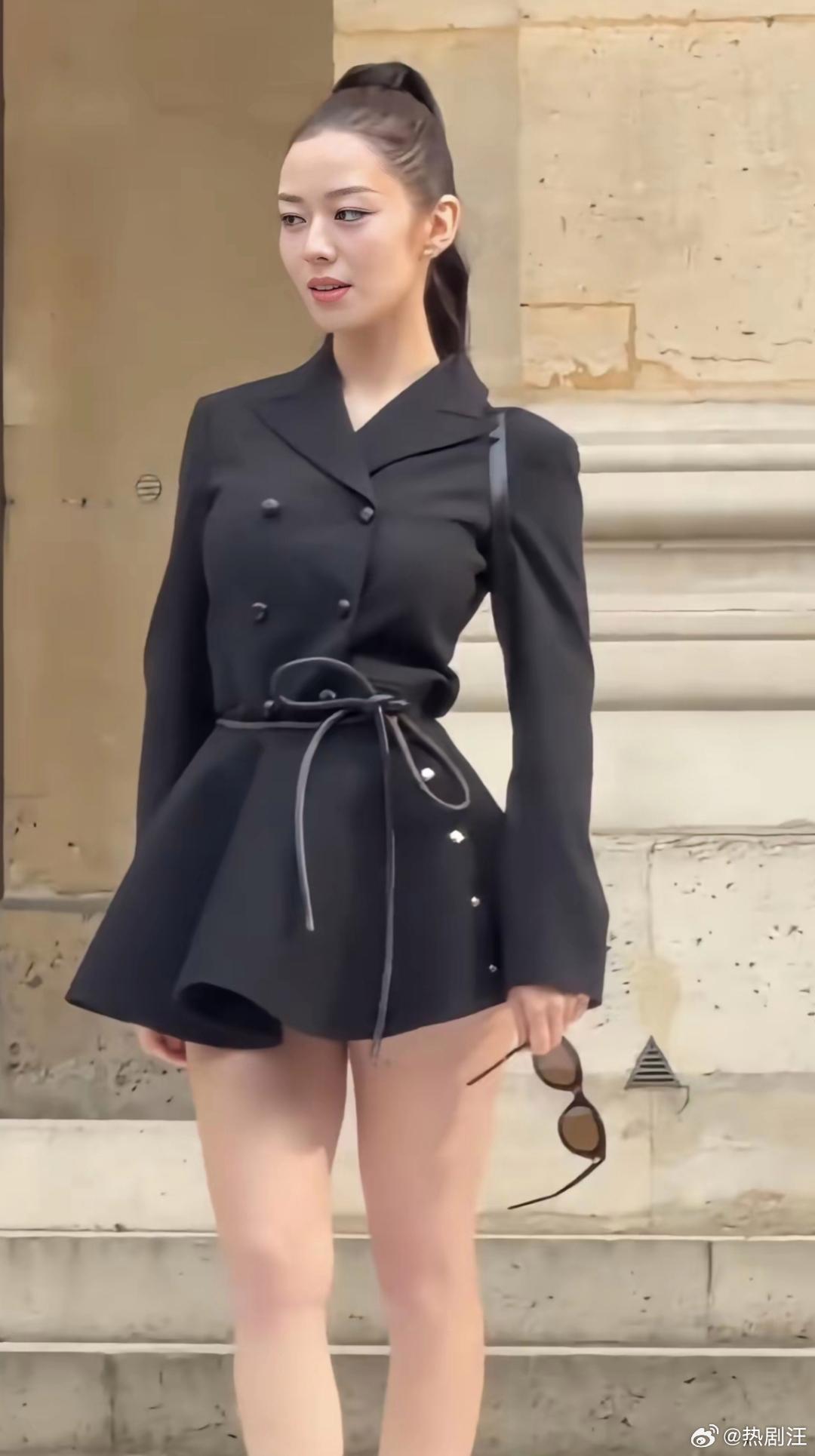 吉娜巴黎时装周，穿搭太漂亮