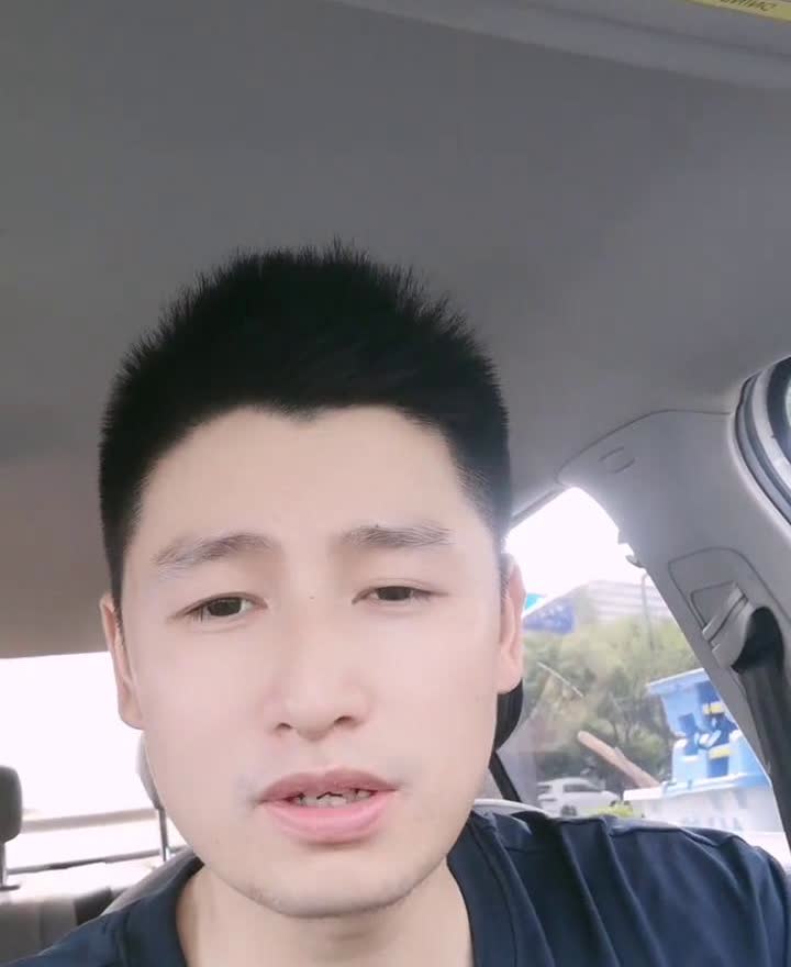 网约车即将全面进入付费跑车时代。师兄们，免费跑车的时代即将成为历史。今天滴滴