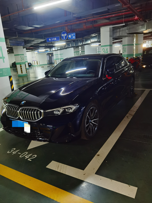 宝马质量堪忧开车比较温柔。不暴力，一年不到，减震坏了。说的是宝马3系通病。传动