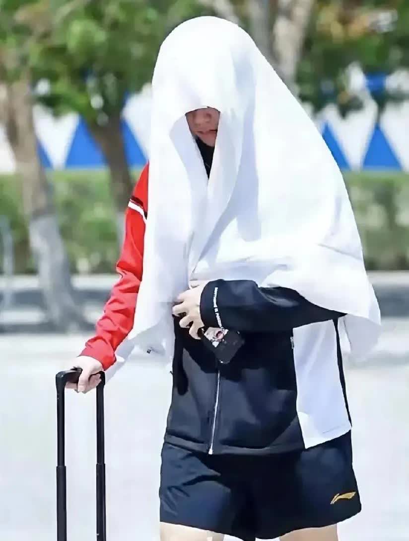 王楚钦你出发的时候说，全力以赴奔向太阳。你预测的太准了，到了多哈，大太阳迎接