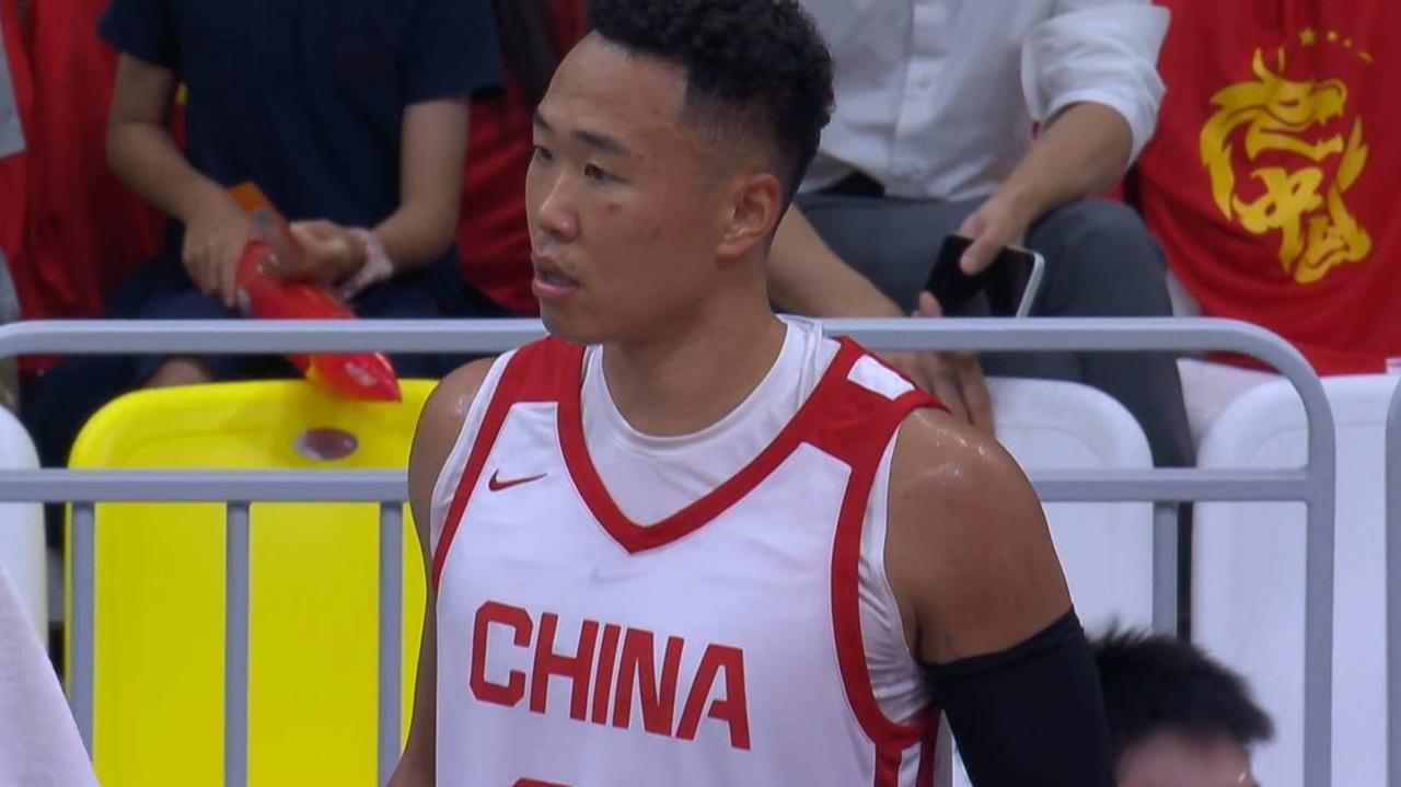 中国男篮传来两个最新消息！①北京时间8月13日，中国男篮友谊赛83-78击败