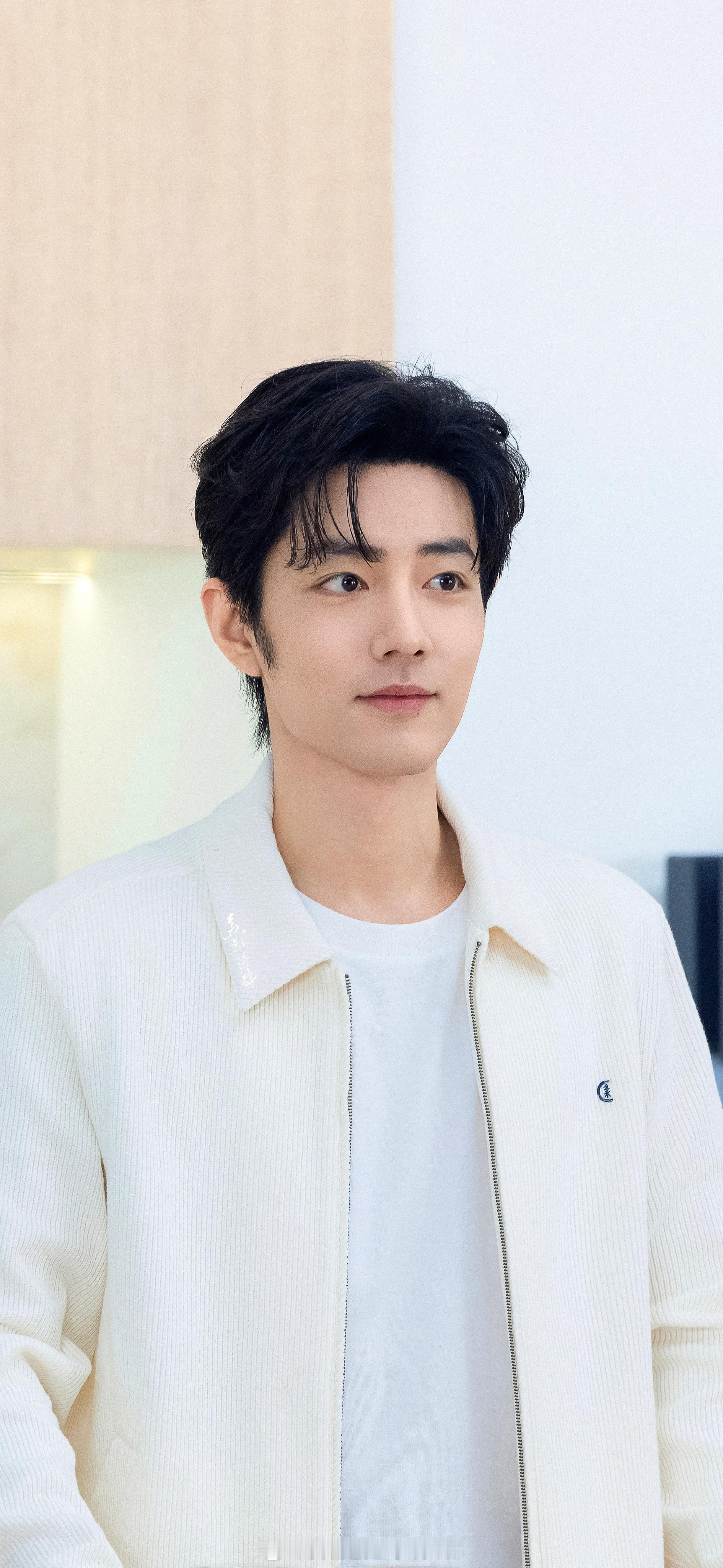 肖战品牌直播生图，今天走的是老钱风肖战我压力真的没有那么大肖战直播