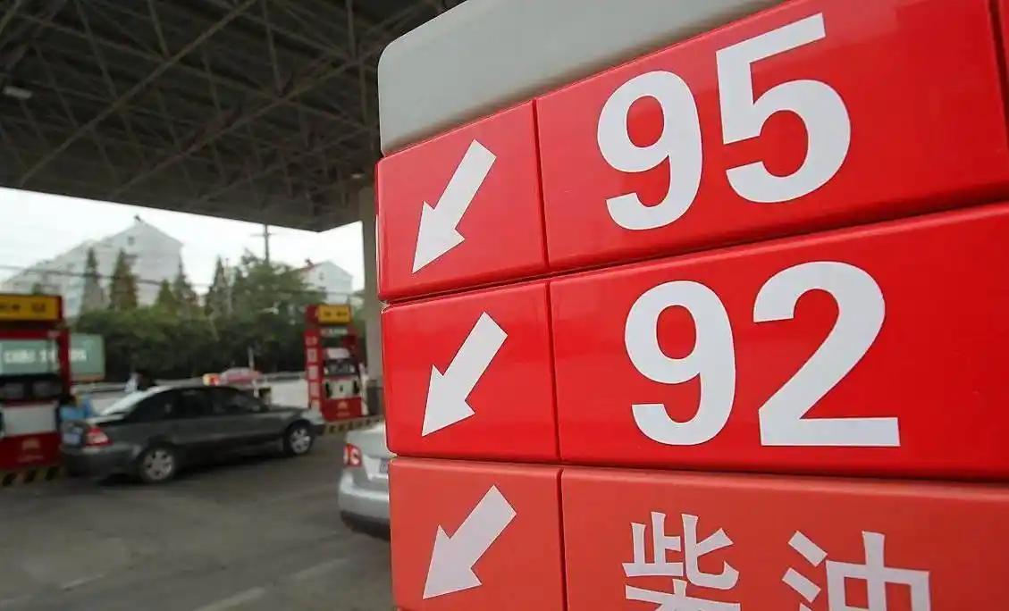 中国的这个操作，这不是要把全世界给活活气死吗？别的国家正在为原油供应的问题急