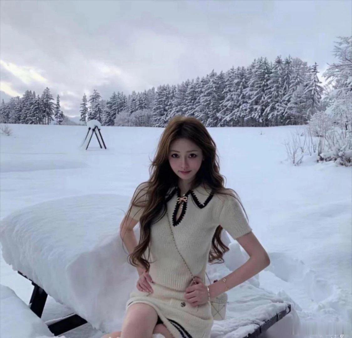 王思聪现在‎这个女朋⁠友，颜值是真能⁠打……！