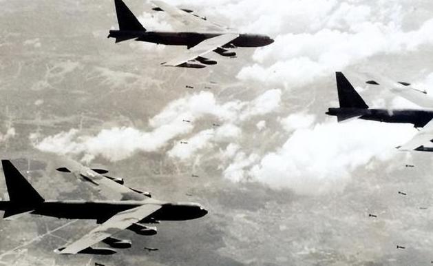 1964年12月2日，我军两架歼-6战机从青岛秘密南下。经过上海，双机立即关闭无