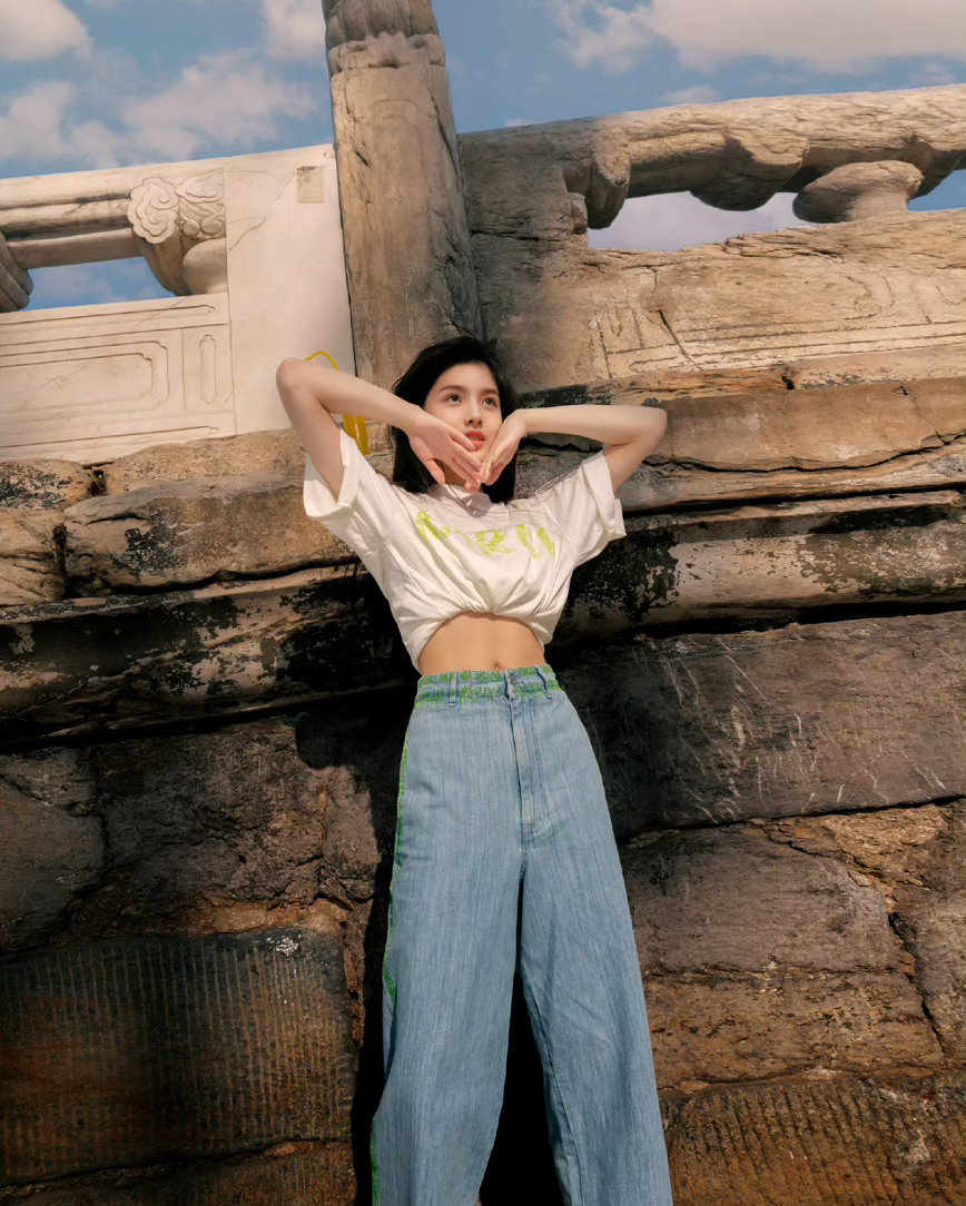 #艾米#鲜活明媚的少女时刻✨动静之间，满满青春感扑面而来。​