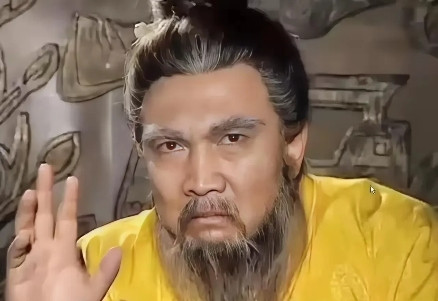 195年，曹操在雍丘活捉守将张超，急不可耐得逼问：“你兄长张邈在何处？不说我就杀