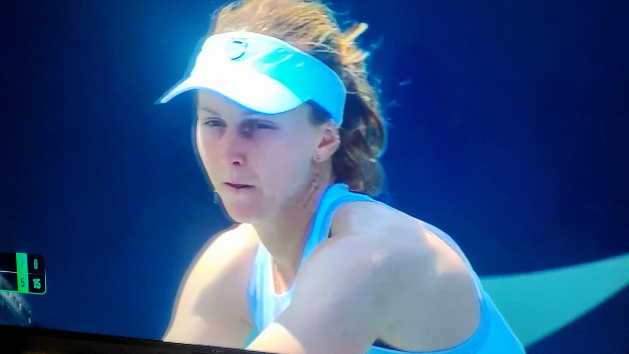 北京时间7月30日凌晨，WTA500华盛顿站女单第二轮，中国金花王欣瑜以两个2比