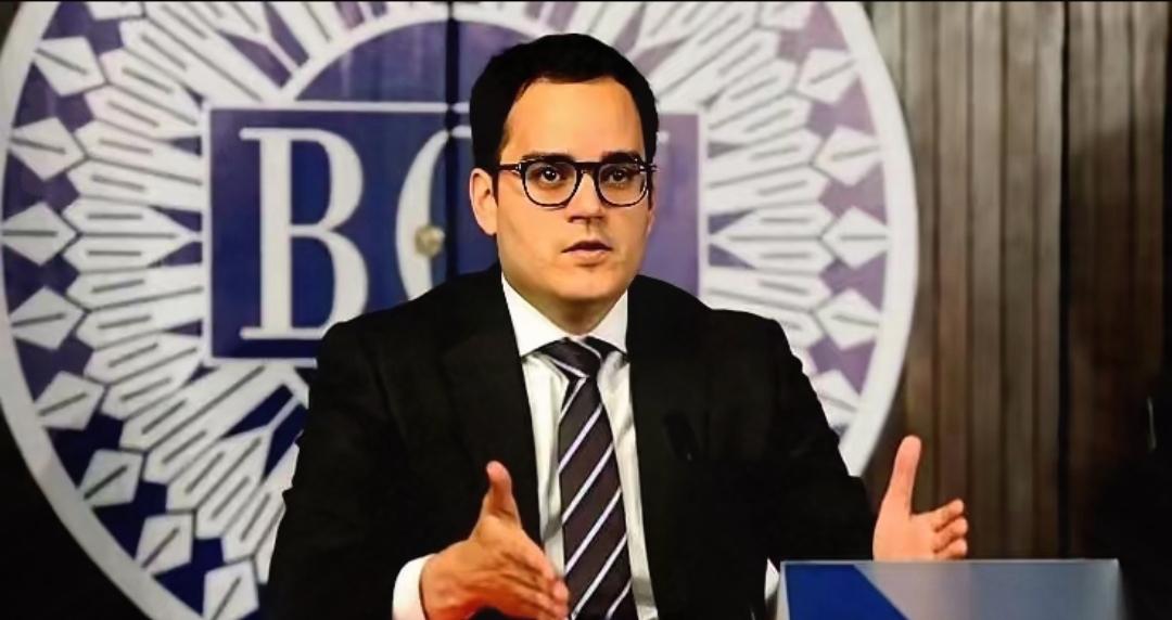 委内瑞拉做了一个大动作。他们把整个国家的经济命脉，直接交到了一个42岁的男人手