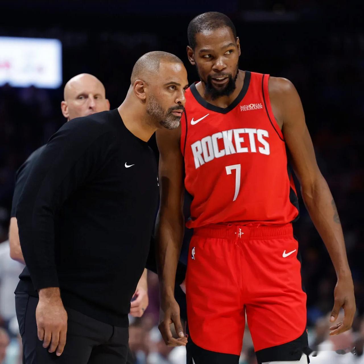 乌度卡说出赢球关键！火箭104-86大胜老鹰，赛后乌度卡被问到如何评价今天战胜