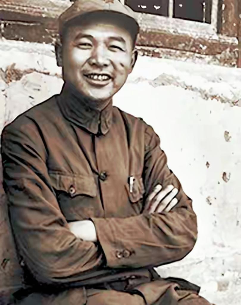 他创建了三支红军，策反罗炳辉起义，领导徐海东大将，他革命信念坚定，战功卓著，19