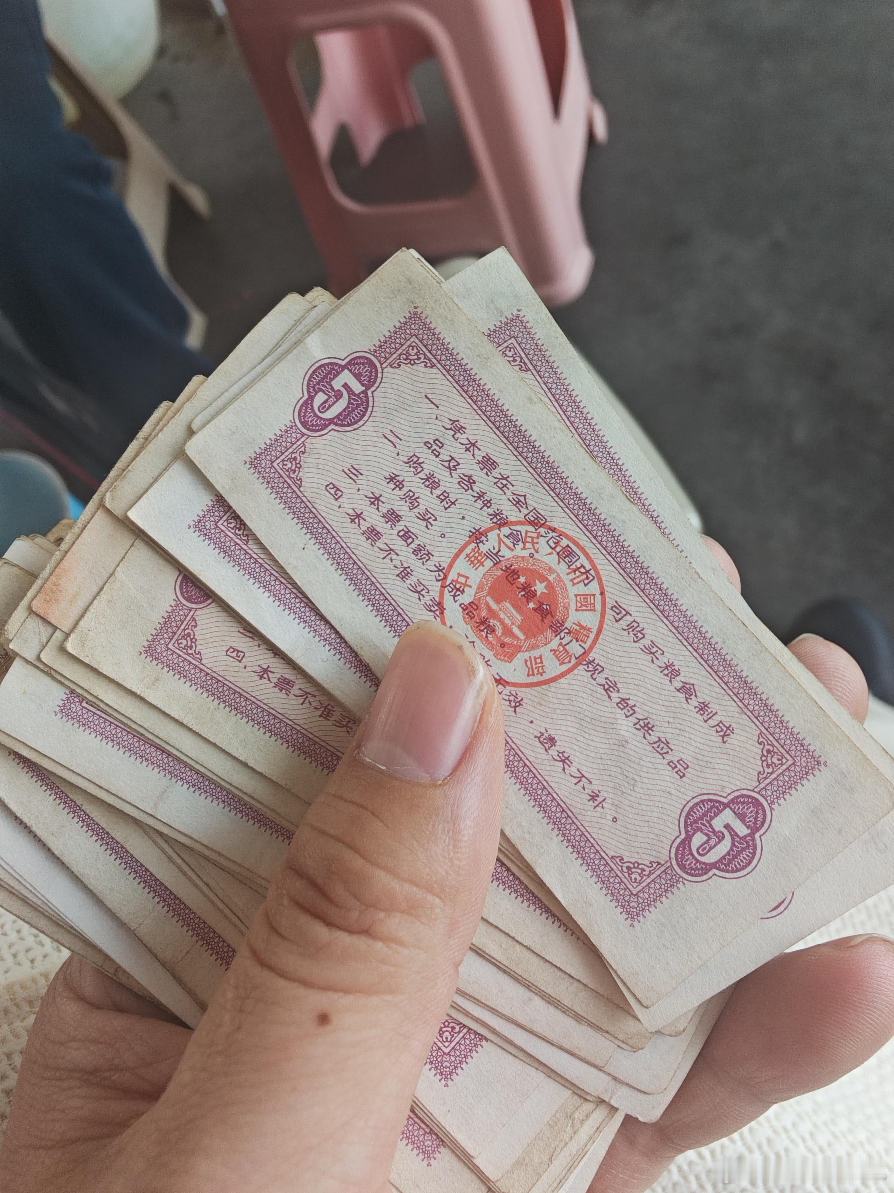 老家翻出来的好东西看看值多少钱？老钱